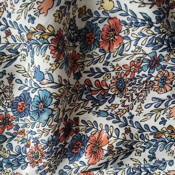 Button front, v neck blouse - Picture 3 of 4